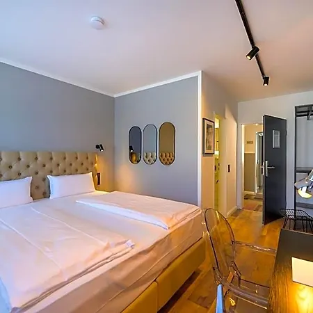Nikii Hotel 3*